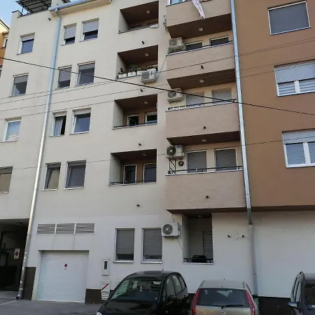 Apartment Carmen Deluxe Novi Sad