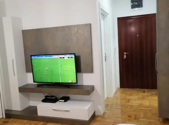 Carmen Deluxe * Újvidék